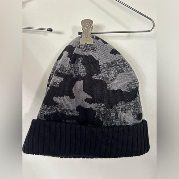 BNWOT Lululemon Room For Warmth Beanie Hat Black/Gray - Picture 8 of 11